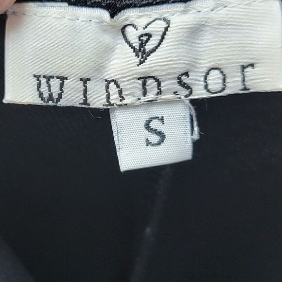 WINDSOR Gown   - Picture 10 of 11